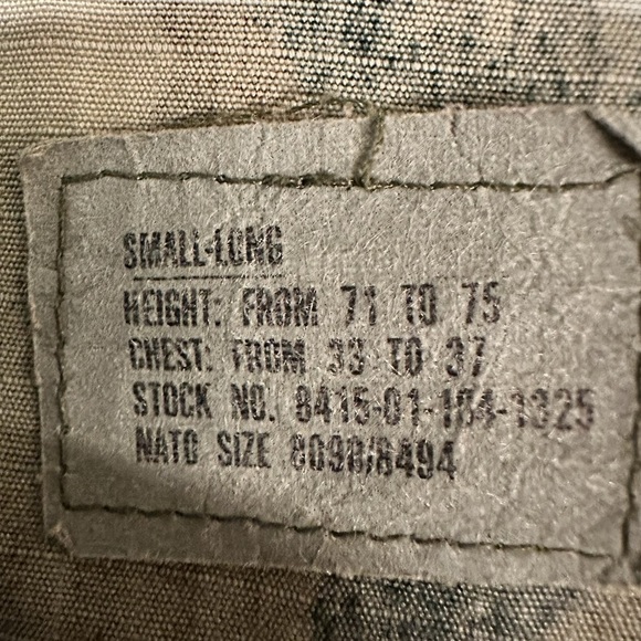 Upcycled Women's Woodland Fatigue Camo Cropped Jacket Top Valentine’s Patches - Picture 7 of 9